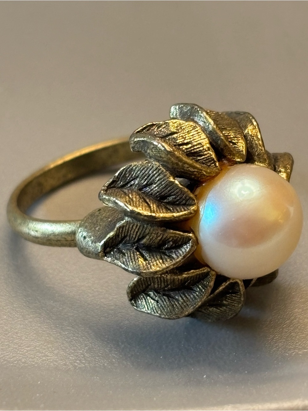 Vintage-Inspired Pearl Leaf Ring - Gold Tone